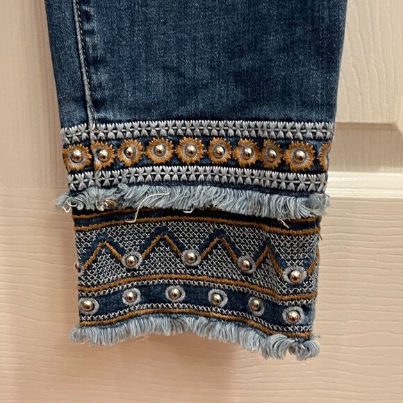 Chico's Jeans Women's 0P / US 4P Pull on Stretch Jegging Ankle Embroidered Hem - Picture 3 of 9